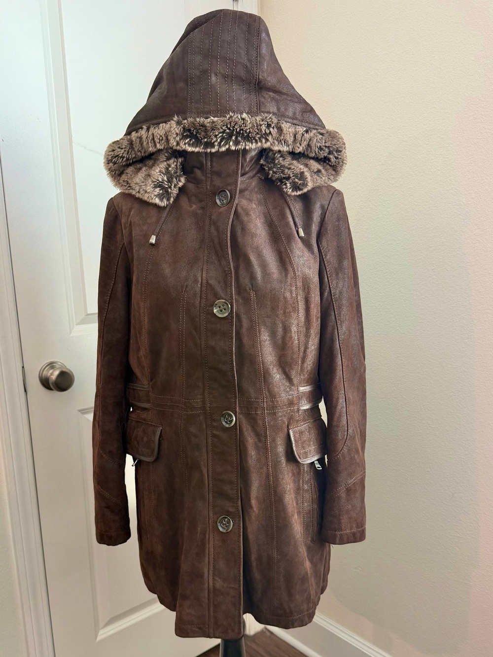 PRE LOVED Authentic Clothing Company Womens L Brown Suede Leather Coat